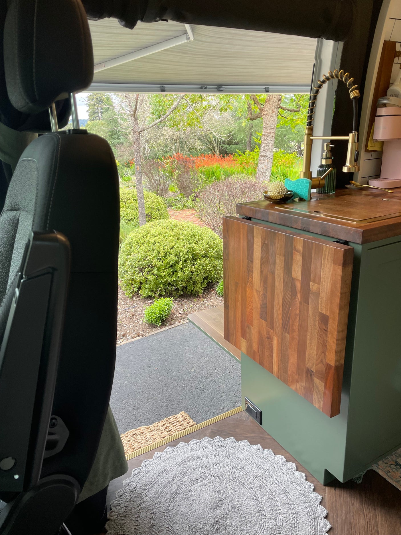 WanderNest — Seats 3, Luxury, Fully loaded. Ready for adventure