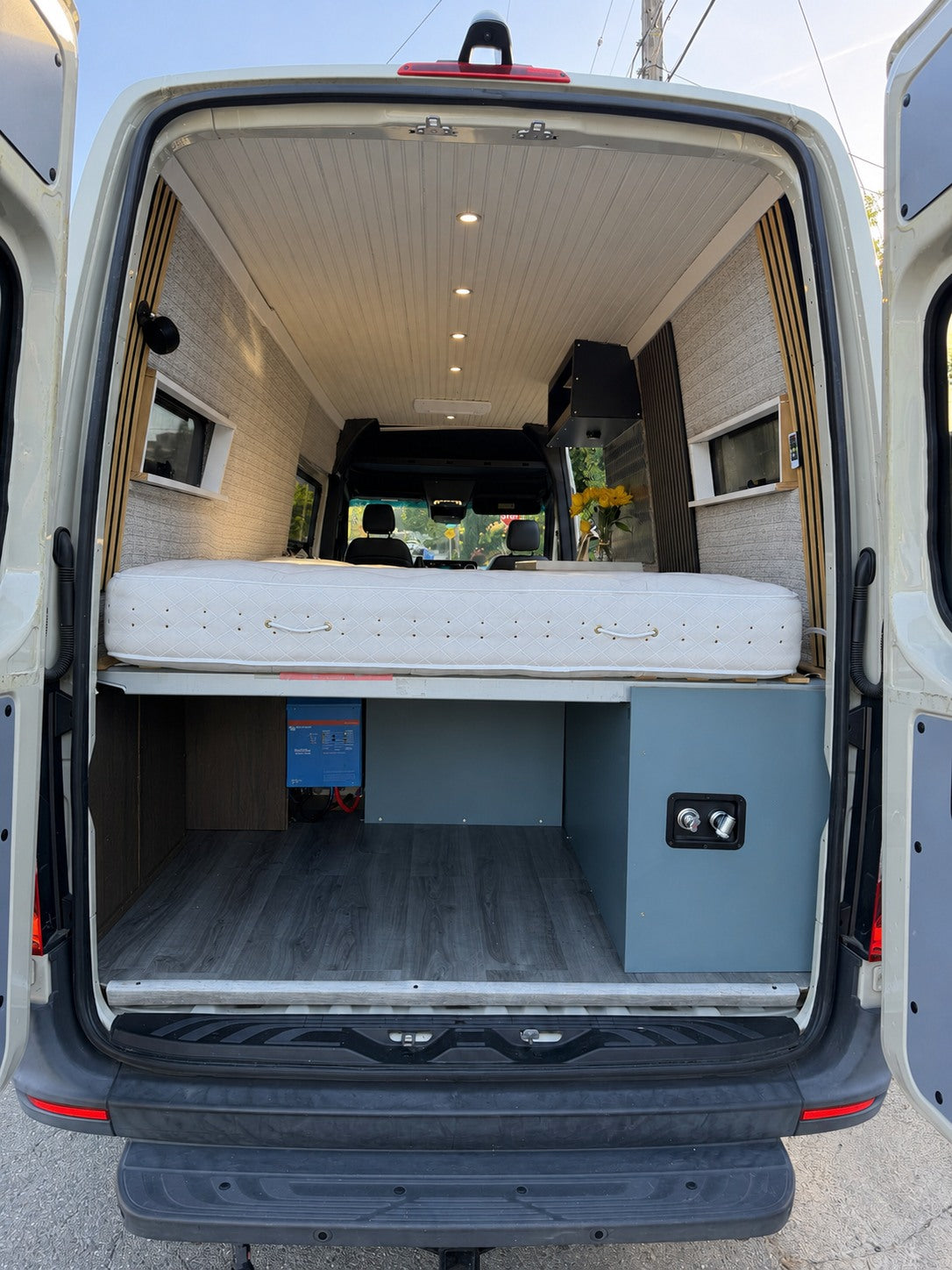 "Adventure Suite" Luxury Off-Grid Mercedes Sprinter - Sleeps 2