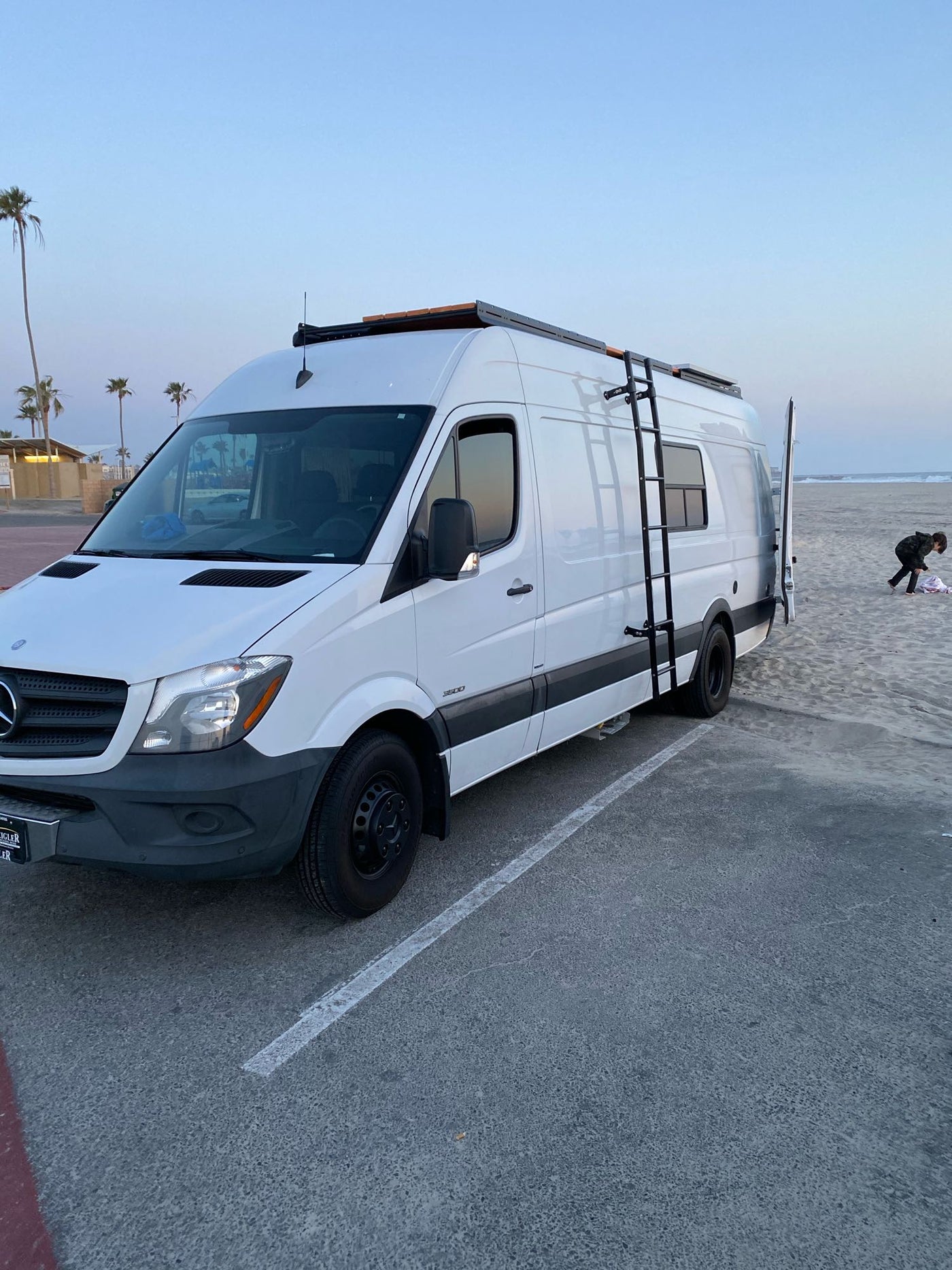 This rv rental — photo 1