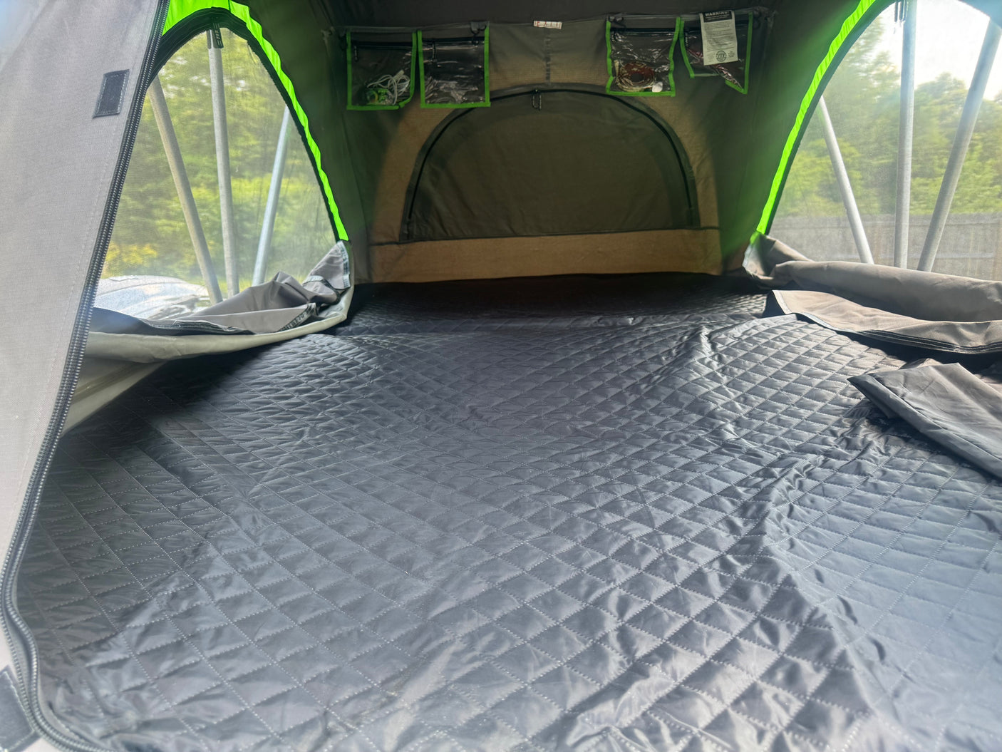 2016 Jeep Patriot with Fold out Roof Tent