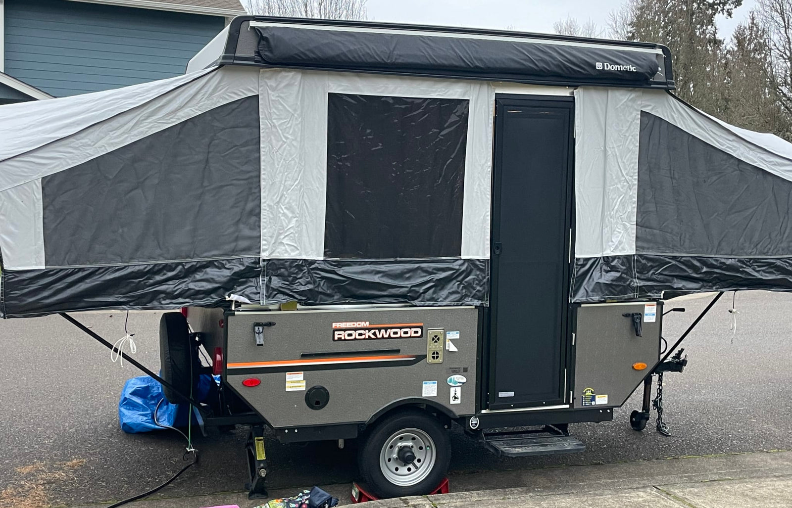 Pop-up camper
