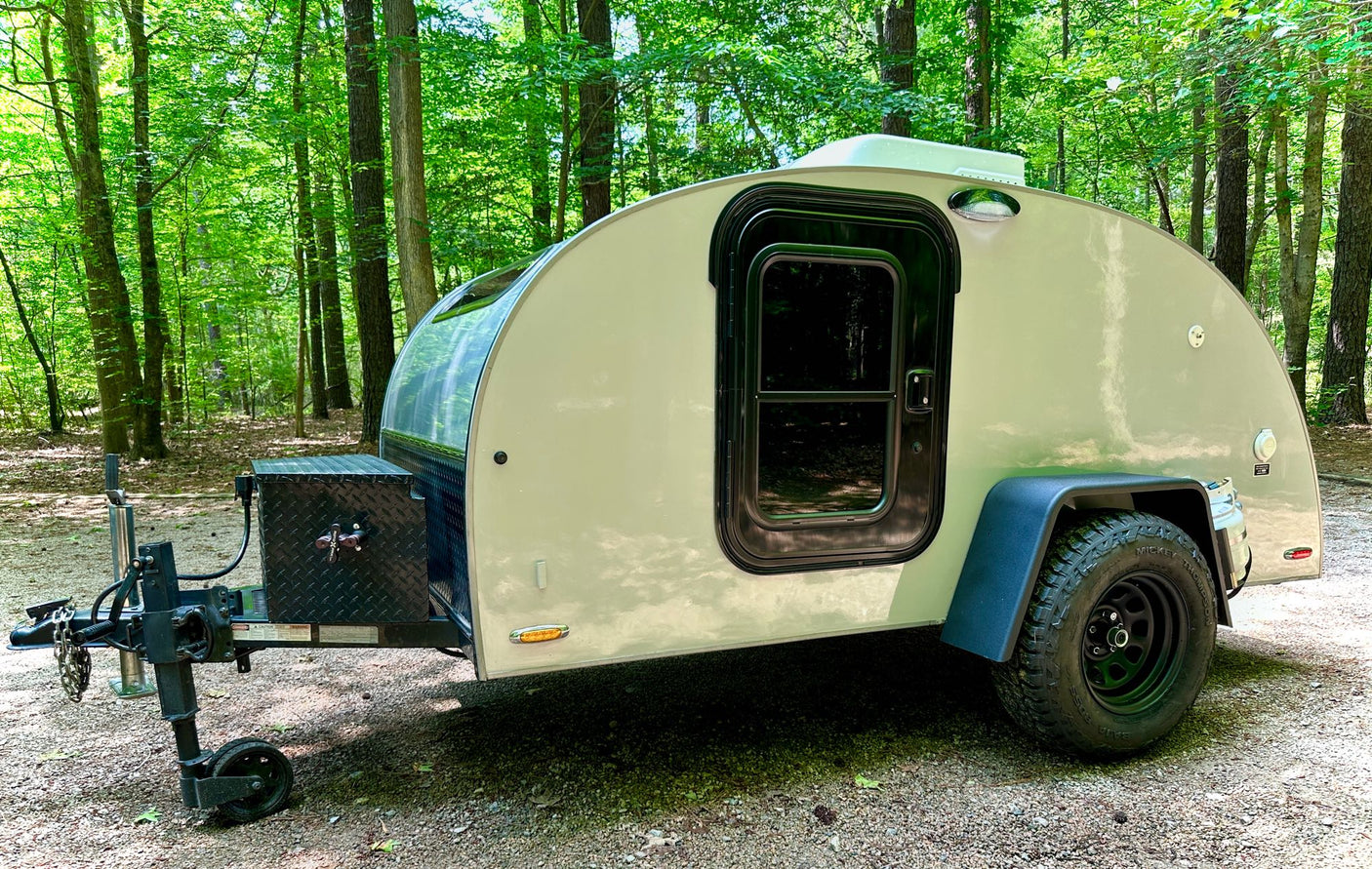 Compact teardrop camper