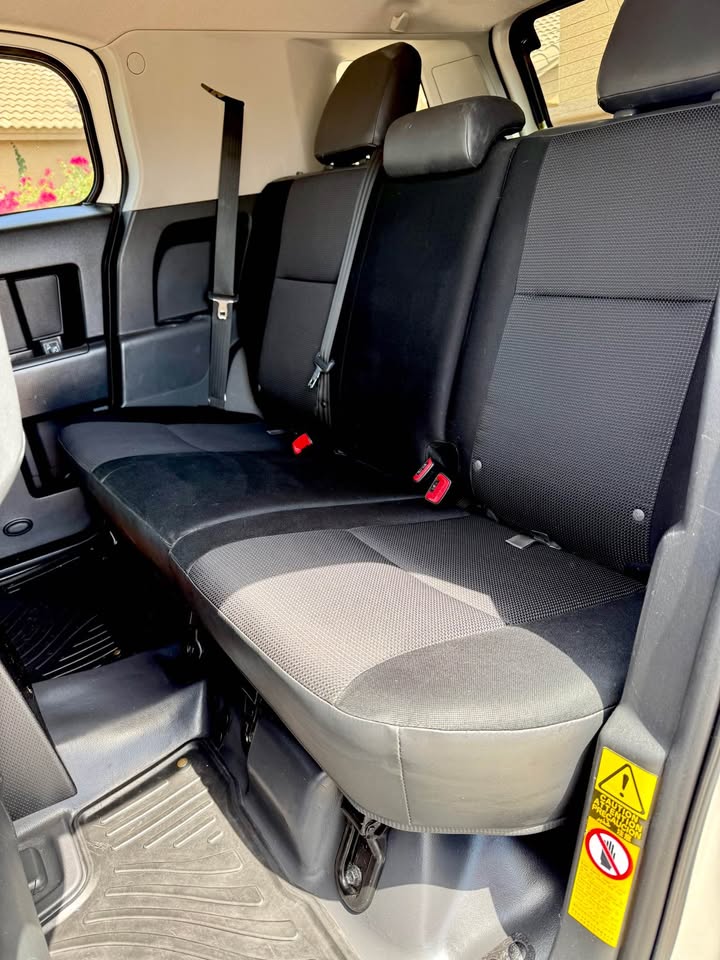 2012 Toyota FJ Cruiser 4WD 6-Speed Manual (Clean Title) in Gilbert, AZ (photo 5) — photo 5