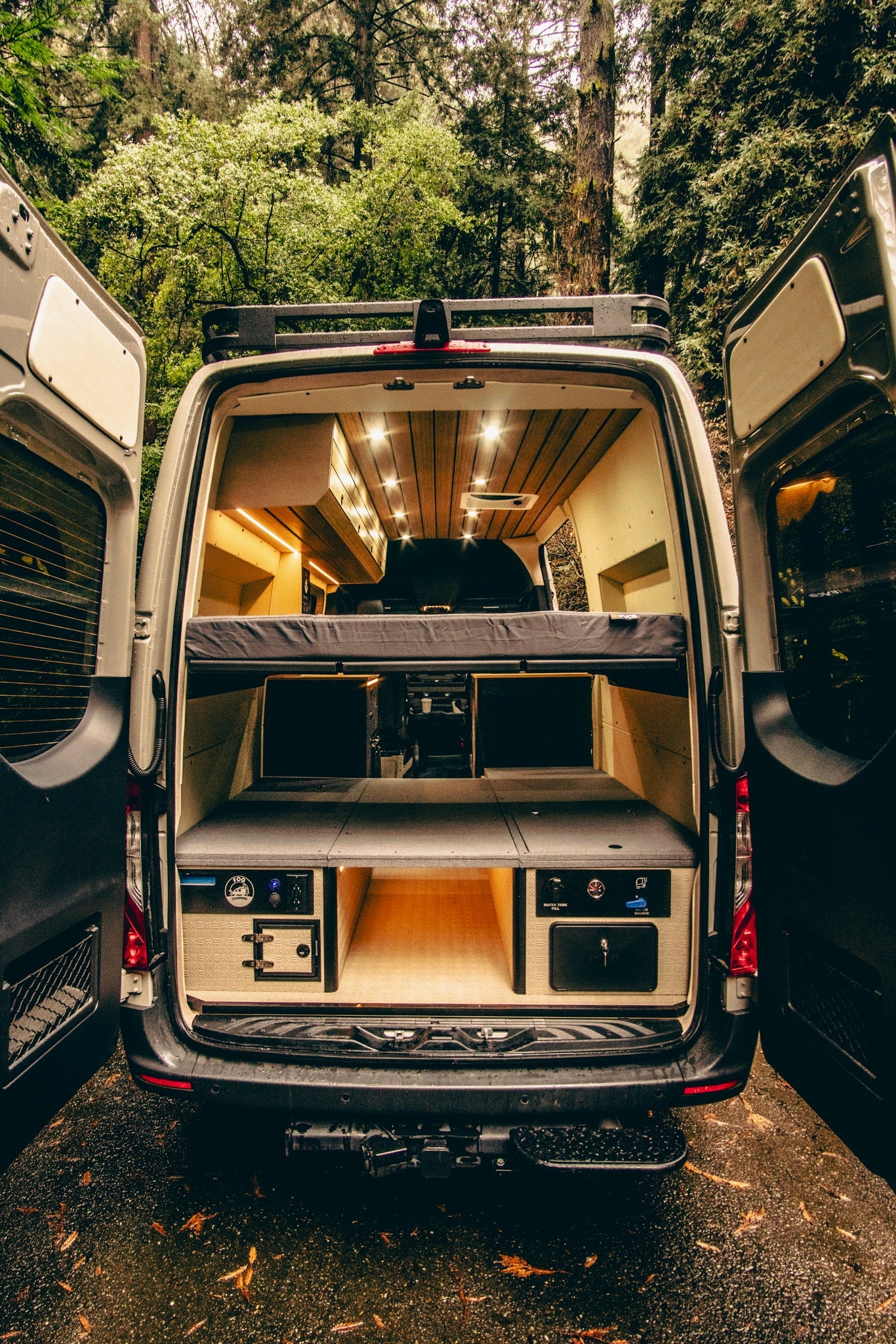 integrated water system & clever storage.|Modern camper van — photo 12