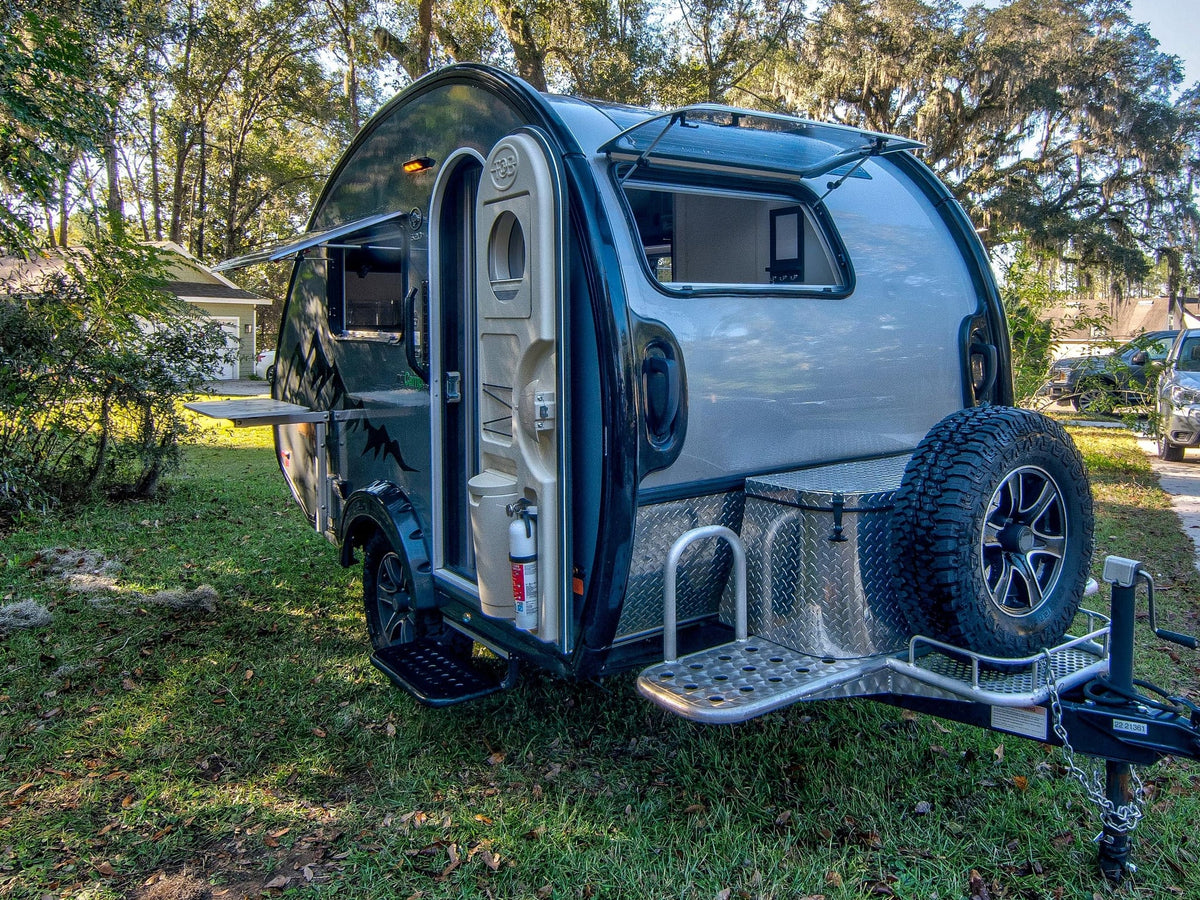 perfect for camping.|Ready for adventure: a modern teardrop camper — photo 6