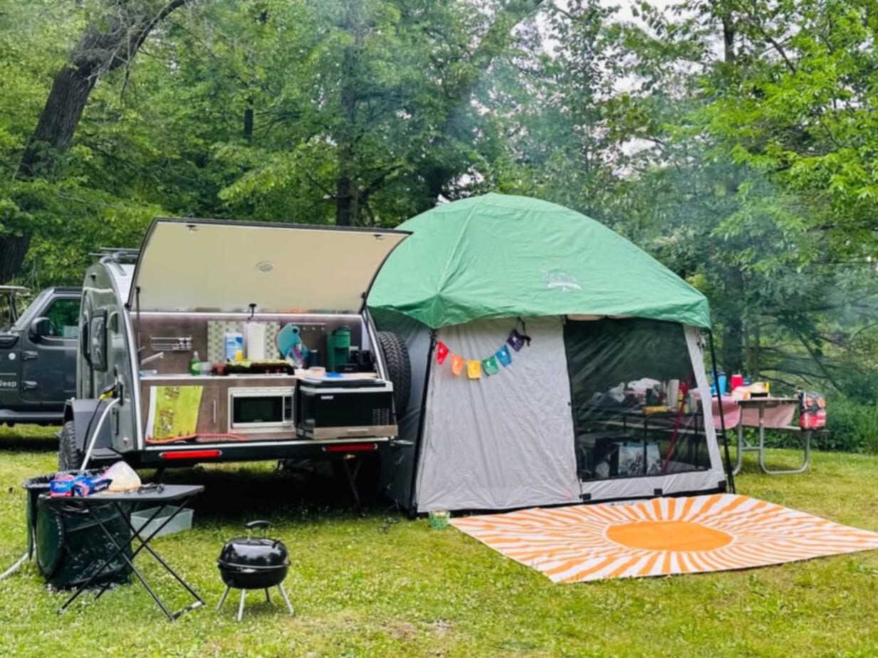 a green tent — photo 4