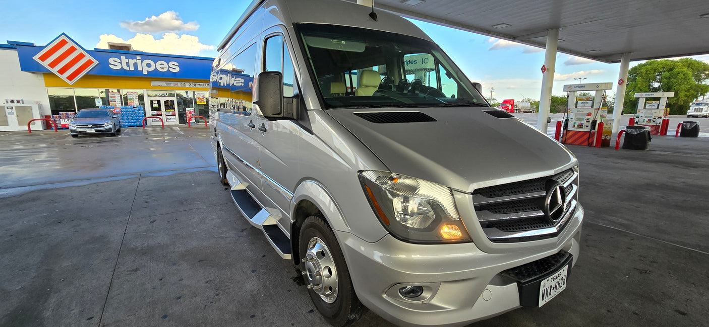 2015 Winnebago ERA Touring Coach – Mercedes Diesel Camper Van