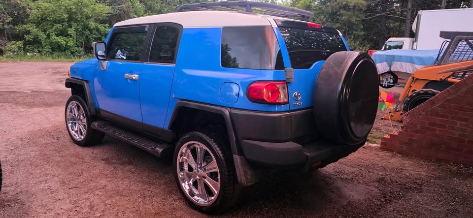 2007 Toyota FJ Cruiser in New Tecumseth, ON (photo 5)