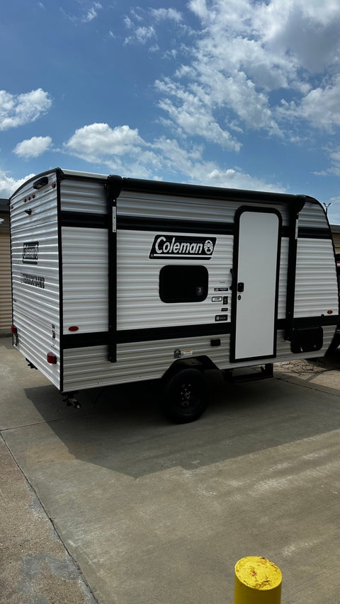 New RV Trailer x 4 People. Equipped and cousy overland rental