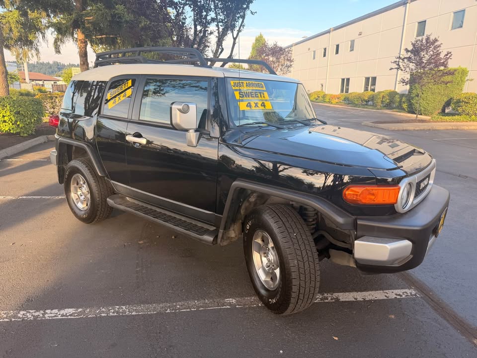 2010 Toyota FJ Cruiser · 4WD in Auburn, WA (photo 8)