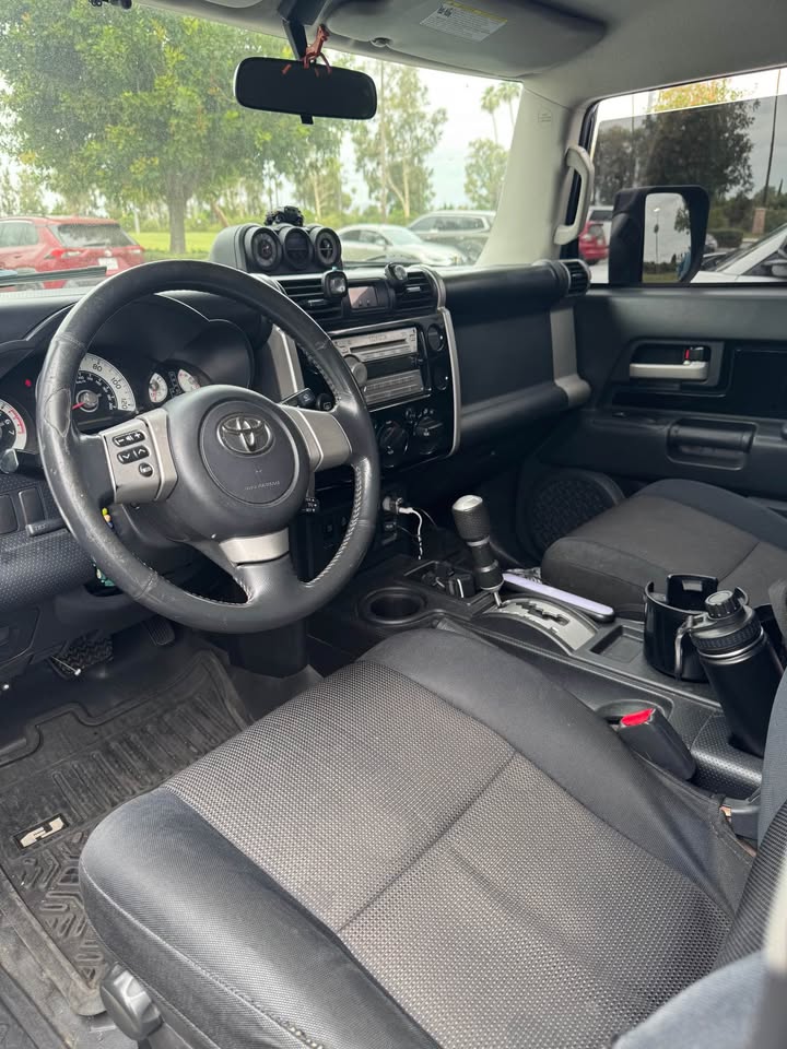 2007 Toyota FJ Cruiser · Sport Utility 2D in Riverside, CA (photo 5)