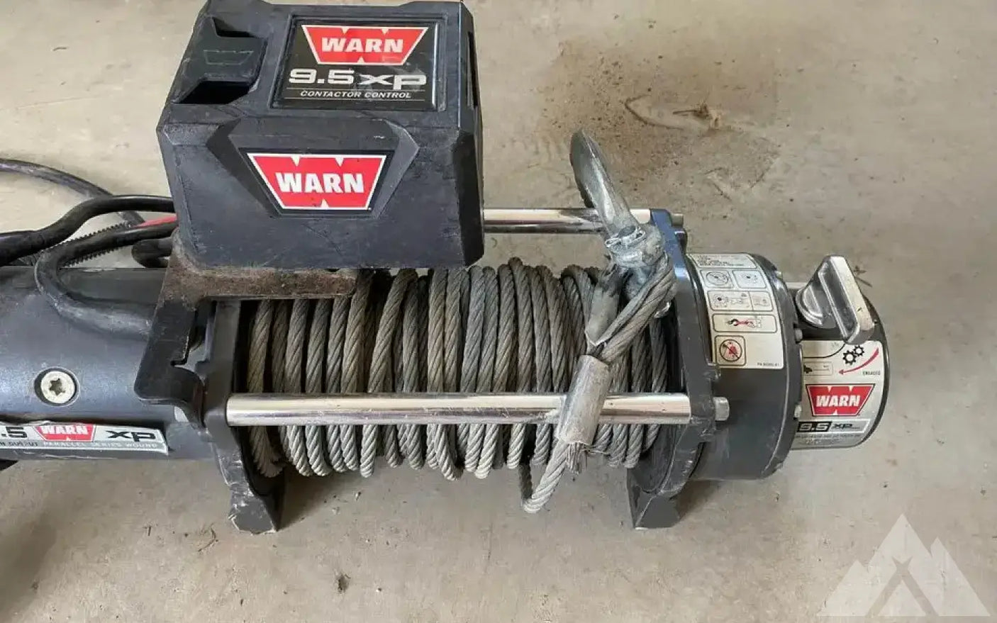WARN 9.5 XP WINCH — used gear for sale
