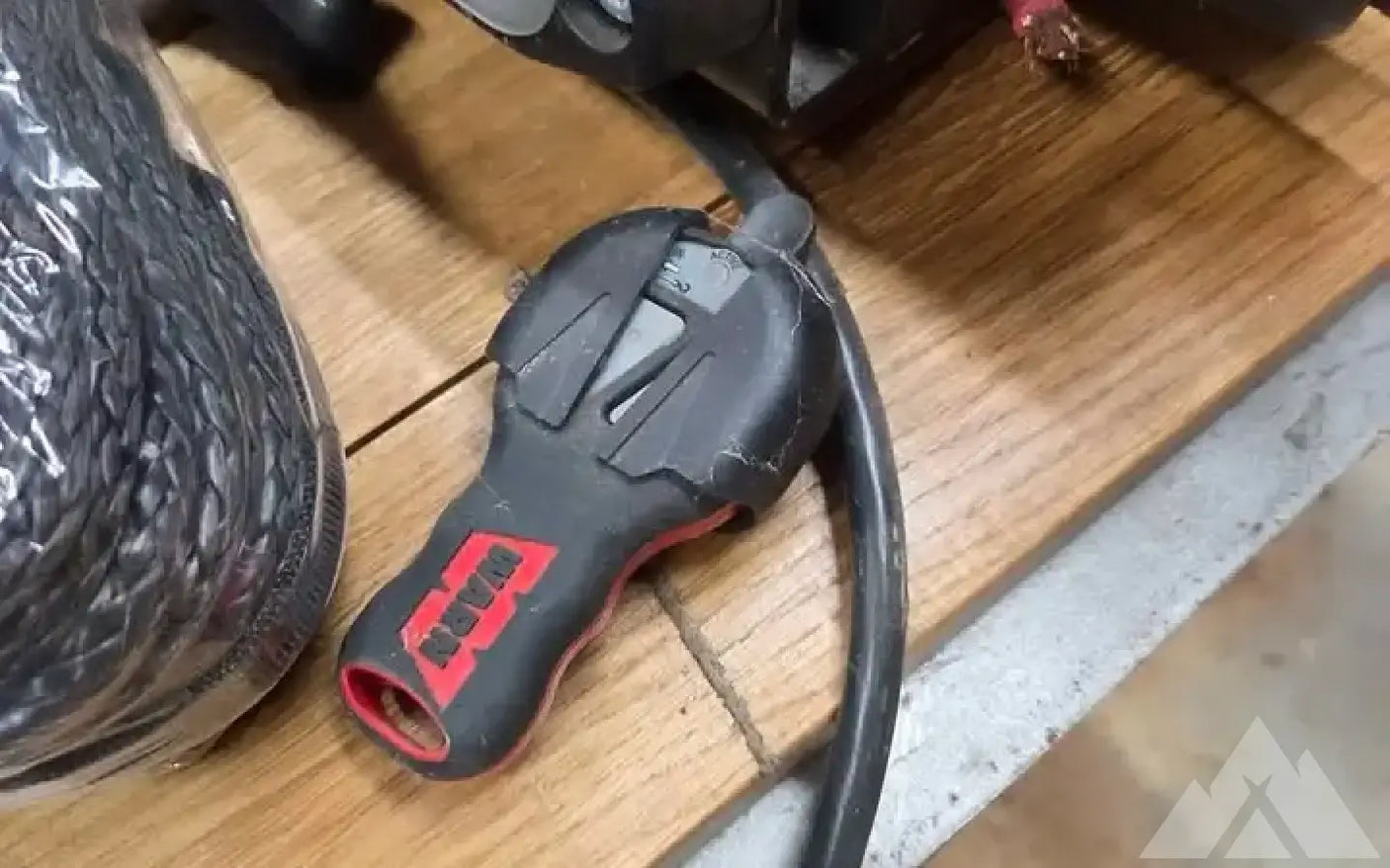 Warn Pro Vantage 4500S winch with wireless remote. — used gear for sale (photo 3)