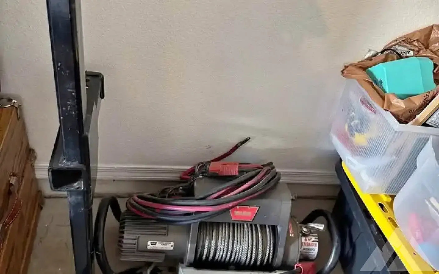 Warn XD9000i winch with mount — used gear for sale (photo 2)