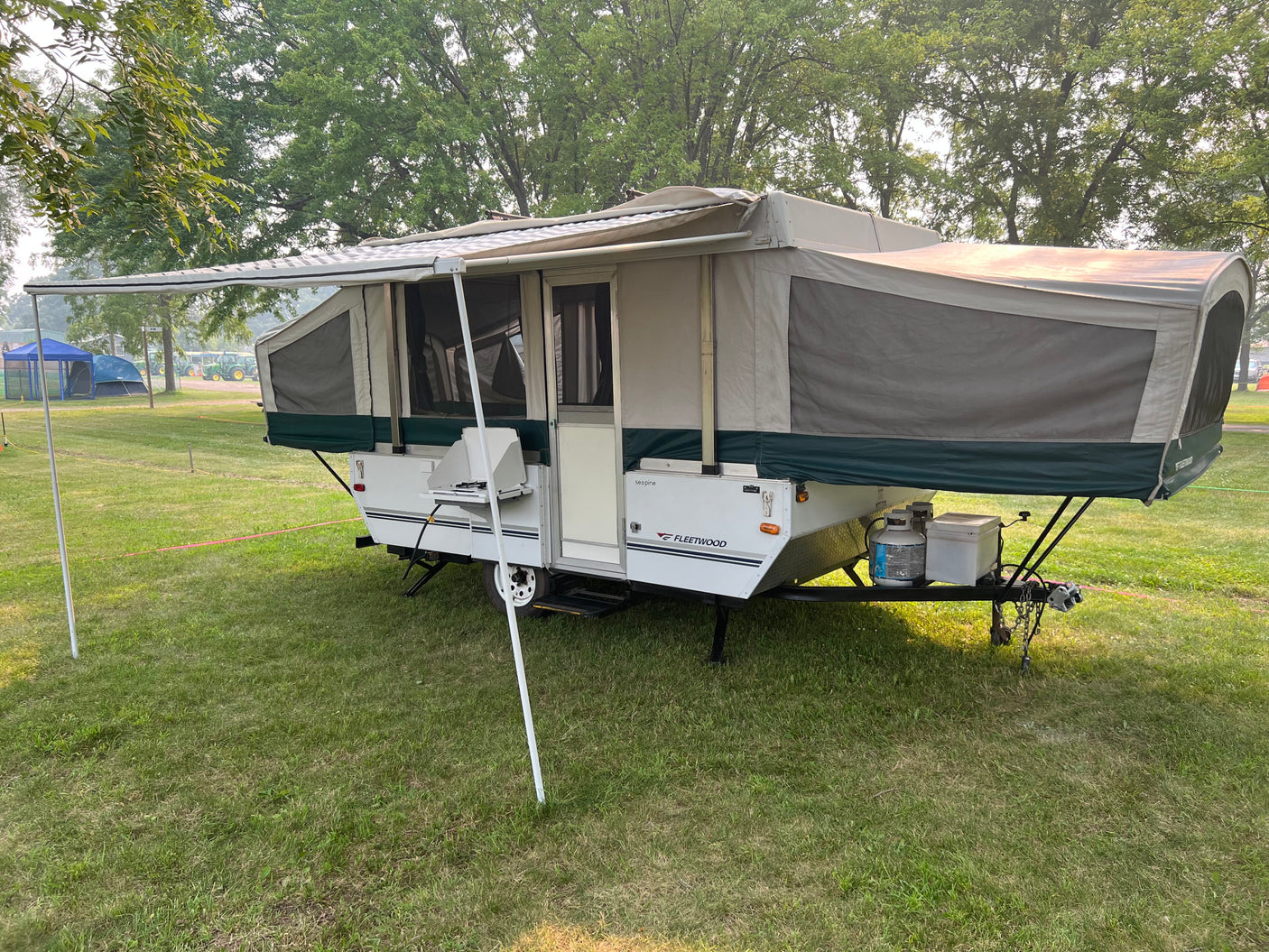Eaa rental Ready to go pop-up camper