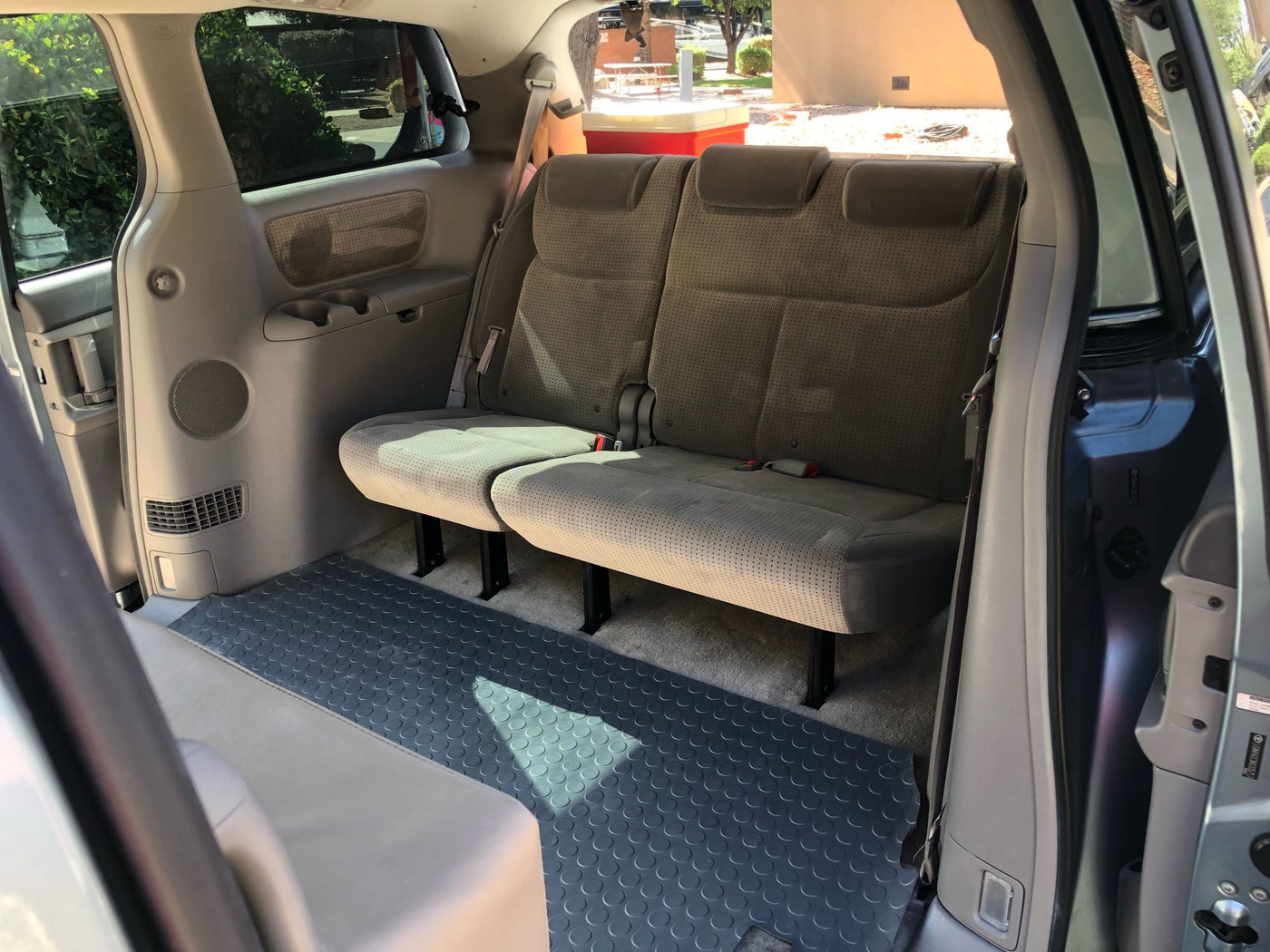 and other bags.|A silver minivan — photo 15