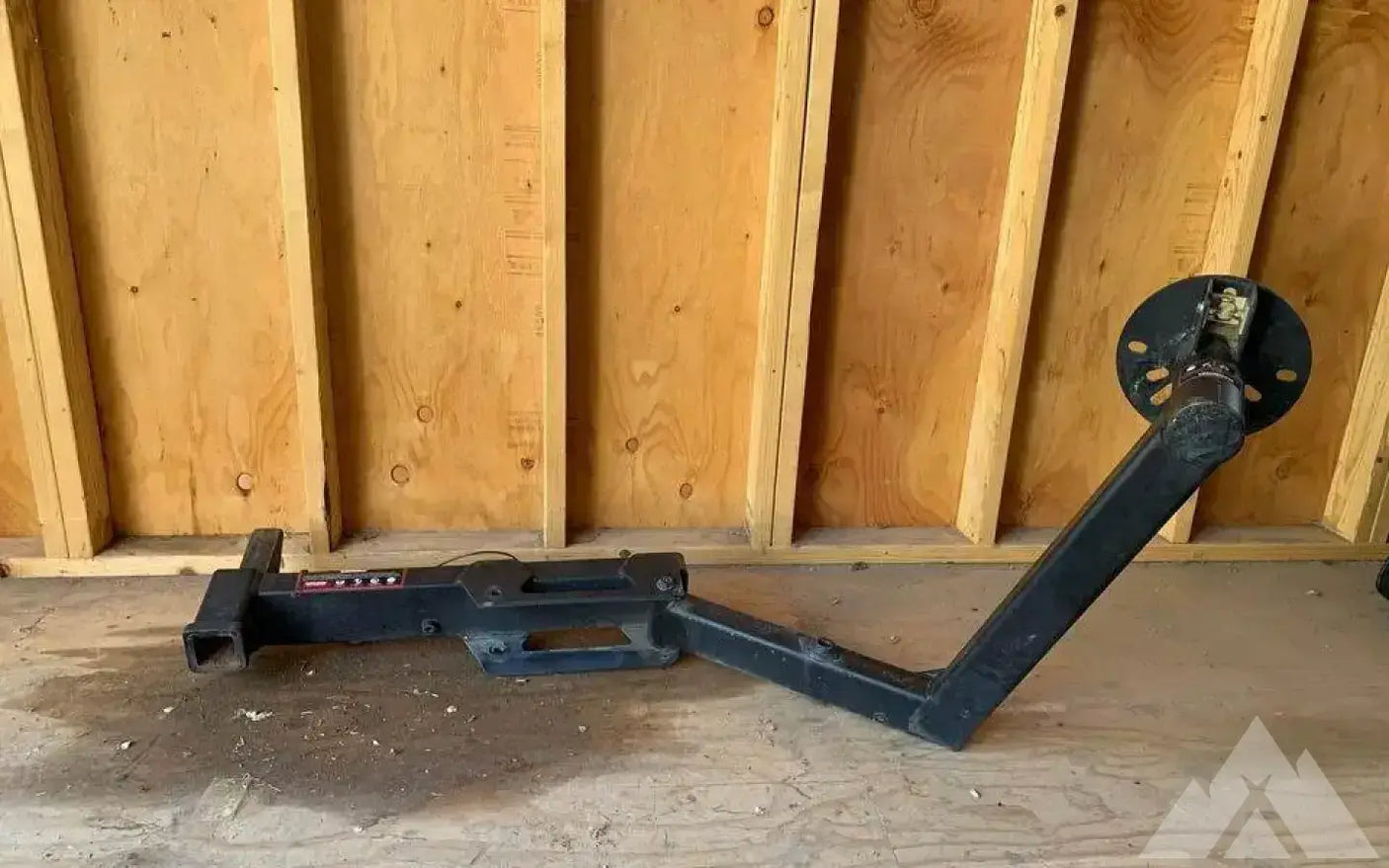 Wilco Offroad Hitchgate Solo Spare Tire Carrier — used tire carriers & swing outs for sale (photo 2)