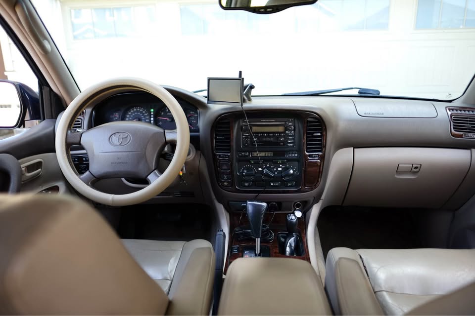 2000 Toyota Landcruiser · Sport Utility 4D in Hillsboro, OR (photo 8) — photo 8
