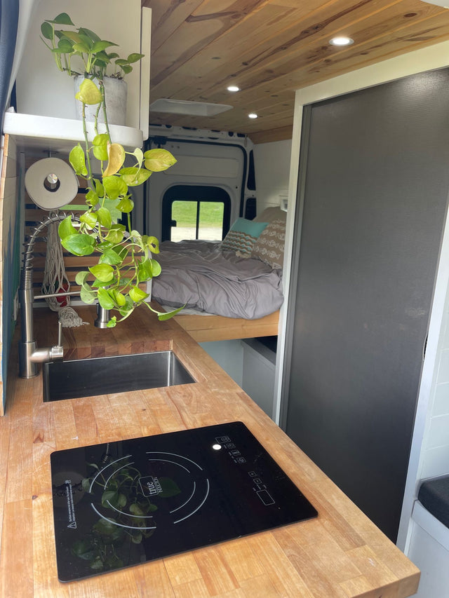 “Sandy” the 2021 campervan — photo 3