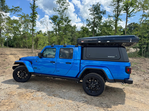 Jeep Gladiator with Roofnest Rooftop Tent and Kitchen overland rental