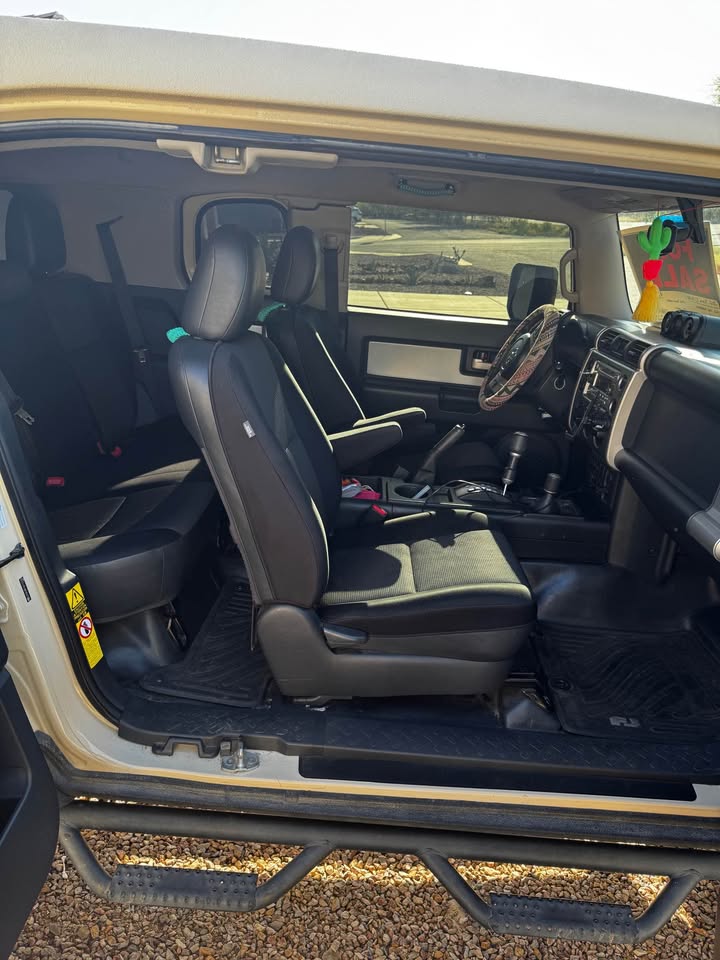 2012 Toyota FJ Cruiser · Sport Utility 2D in Vail, AZ (photo 9)