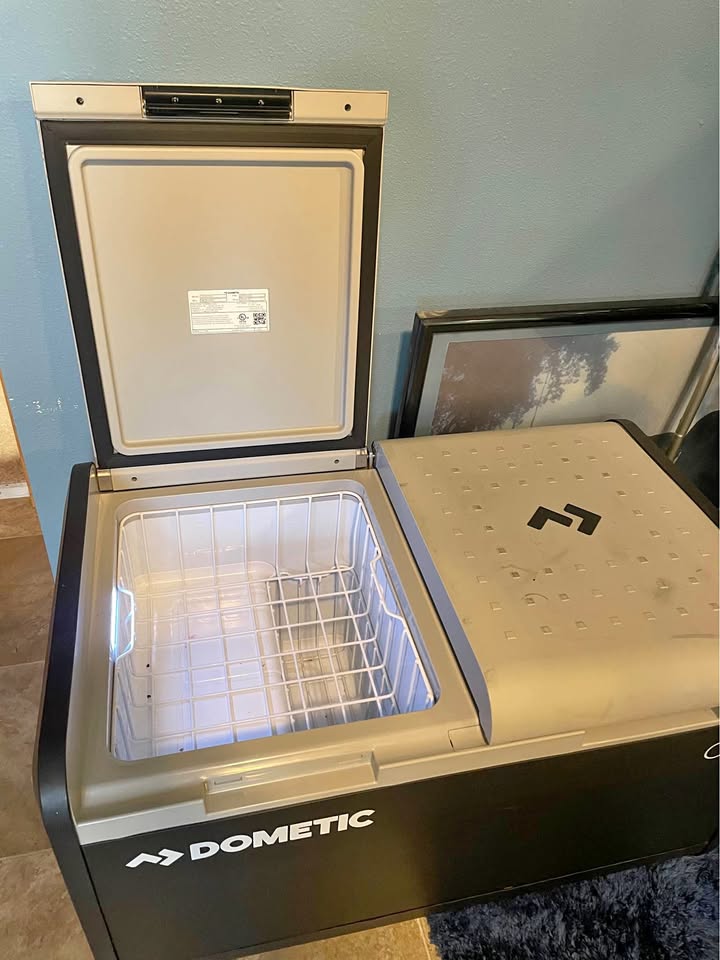 Dometic 2 Chamber Temp Controlled Chest Cooler in Chattaroy, WA (photo 1) — photo 1