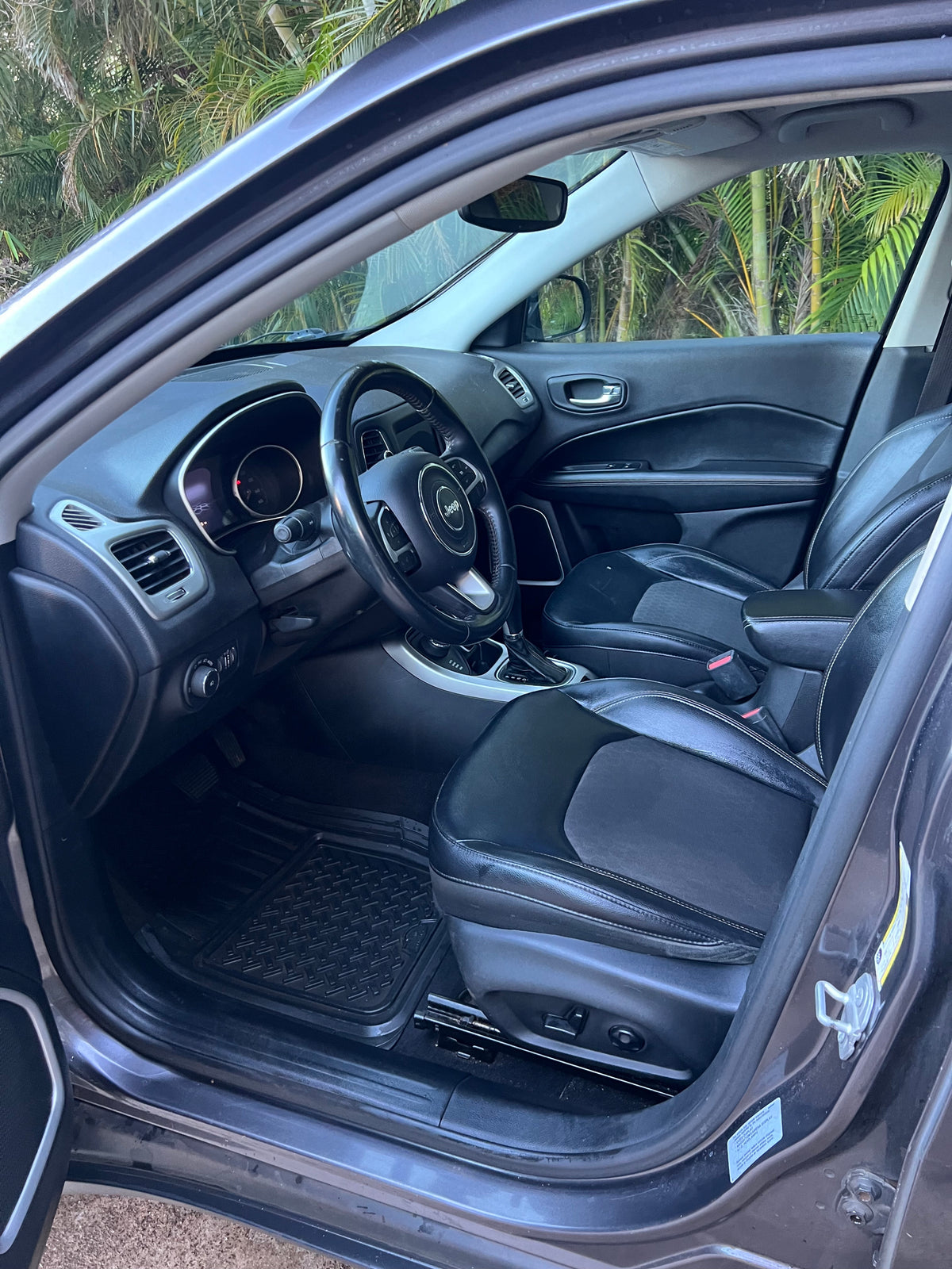 Jeep Compass — photo 8