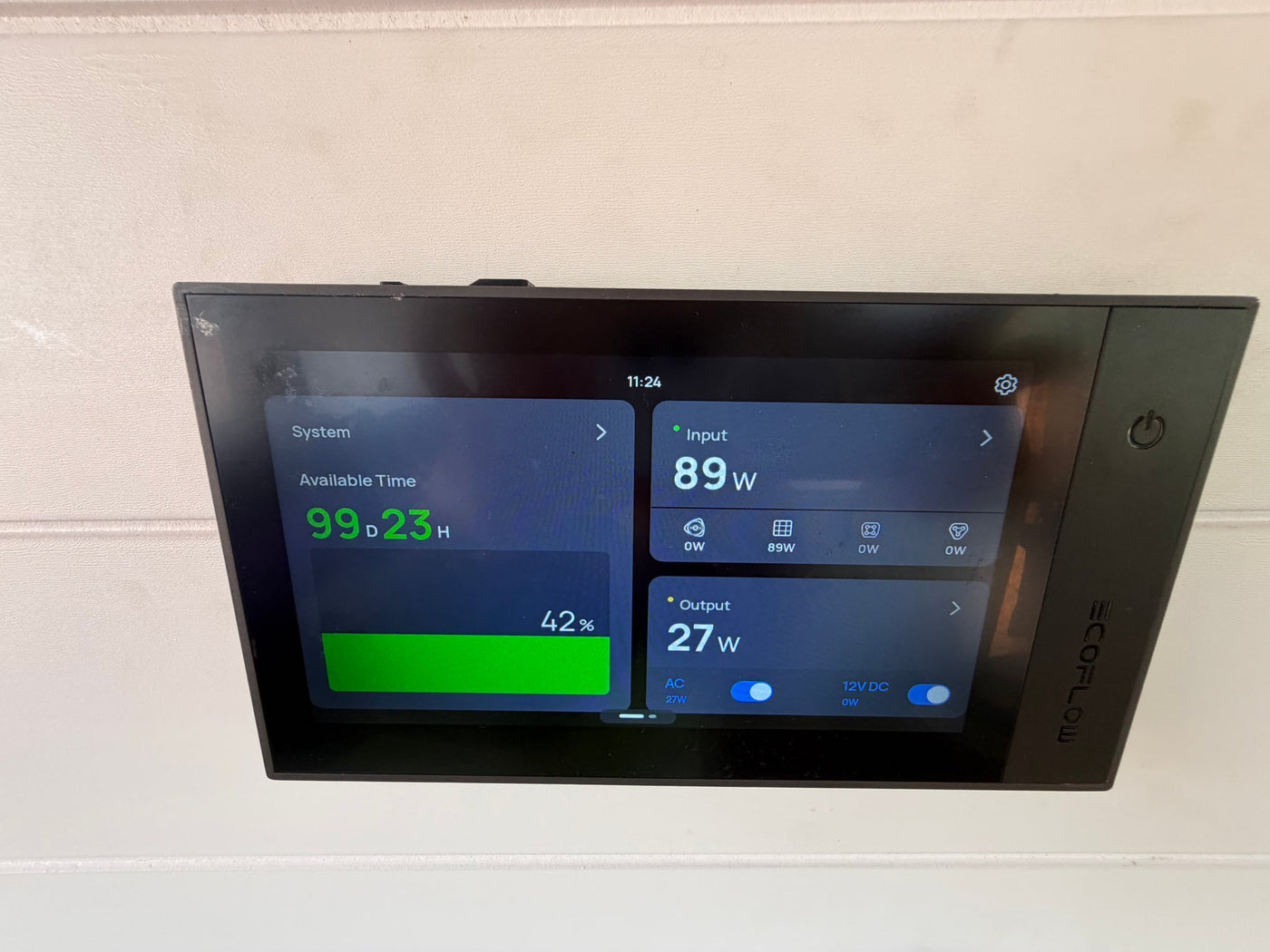 Solar-powered, Starlink-connected, Dog-friendly Adventure Van — photo 12