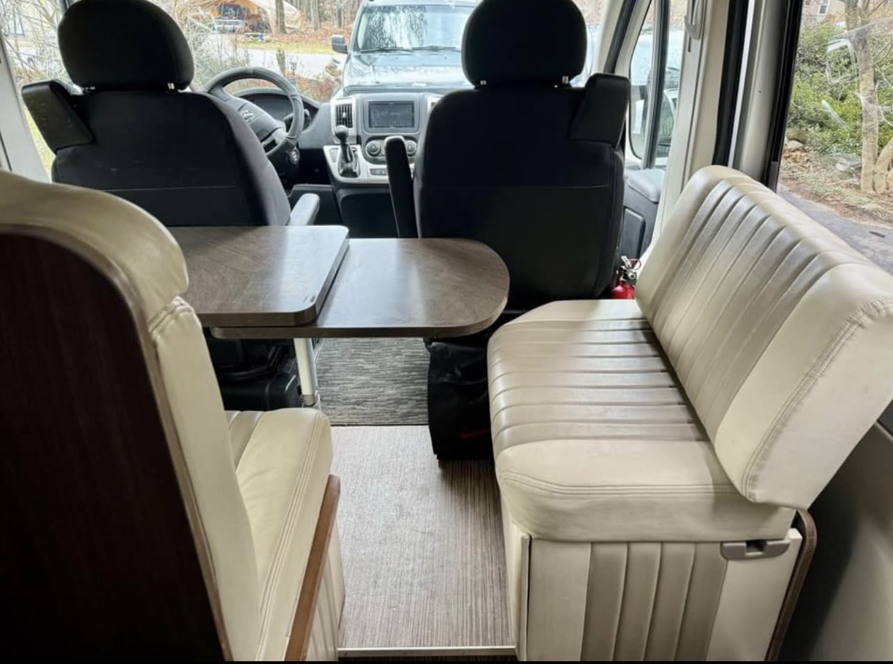 “Sunny” adventure van — photo 9