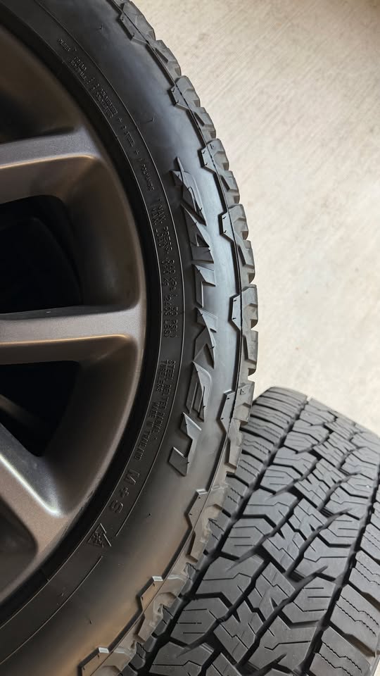 20" Jeep Grand Cherokee Wheels and Tires in Shoreline, WA (photo 4) — photo 4