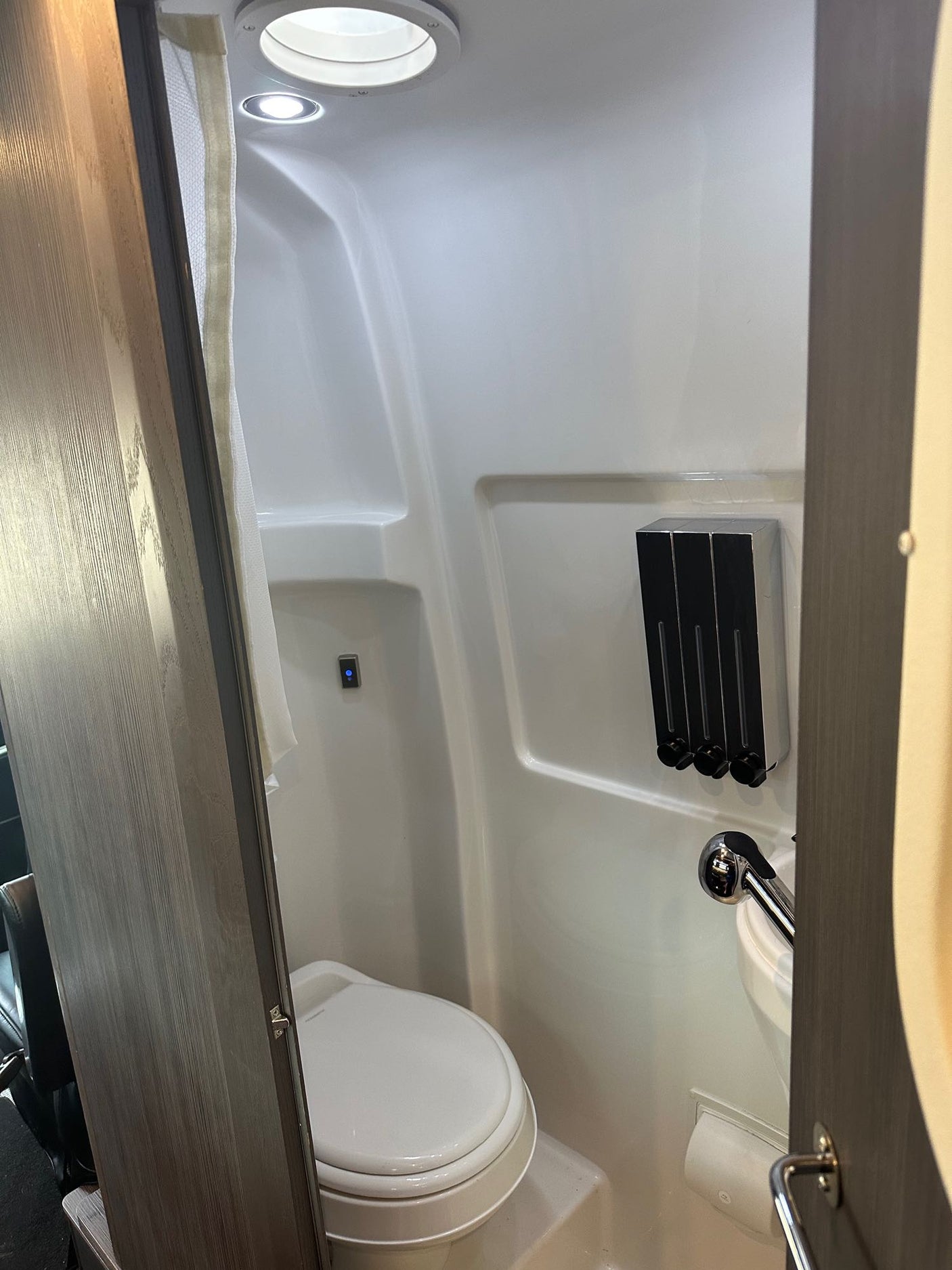 pull-out shower faucet