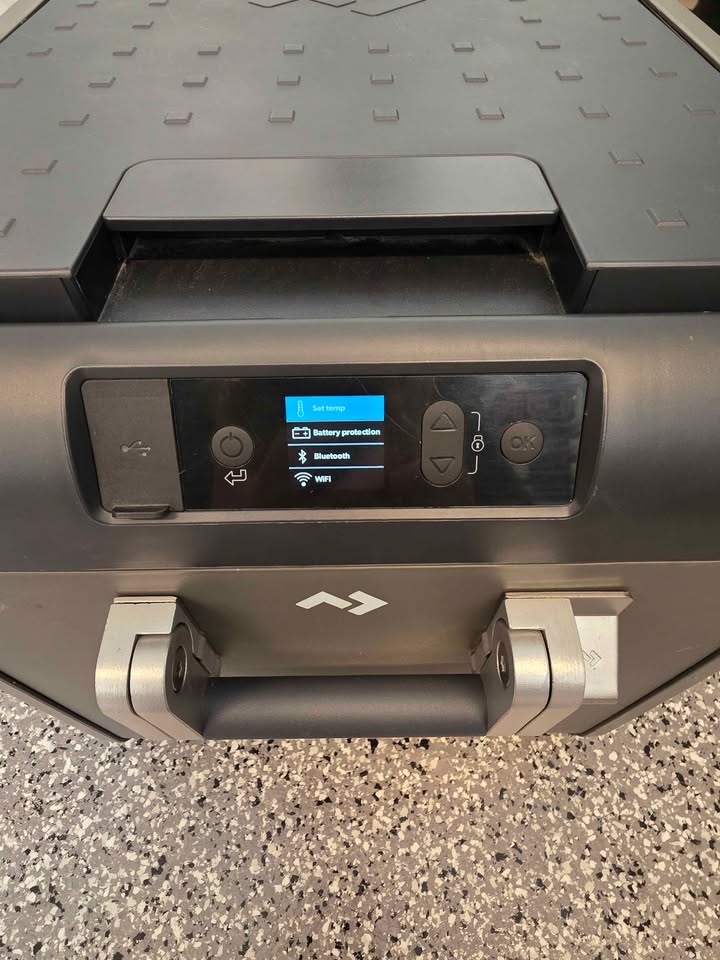 Dometic FX5 35 portable fridge/freezer outdoor use / RV/ Motorhome in Brush Prairie, WA (photo 5) — photo 5
