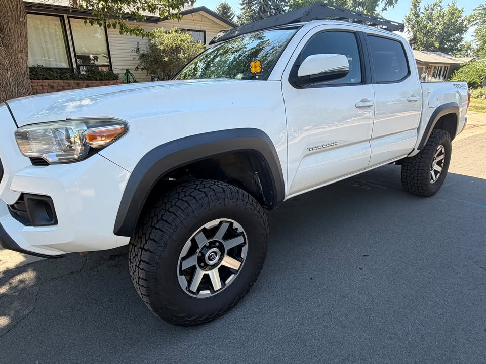 2017 Toyota tacoma trd off-road 4x4 double cab - lifted, 33" falken wildpeaks, roof rack in Denver, CO (photo 10)