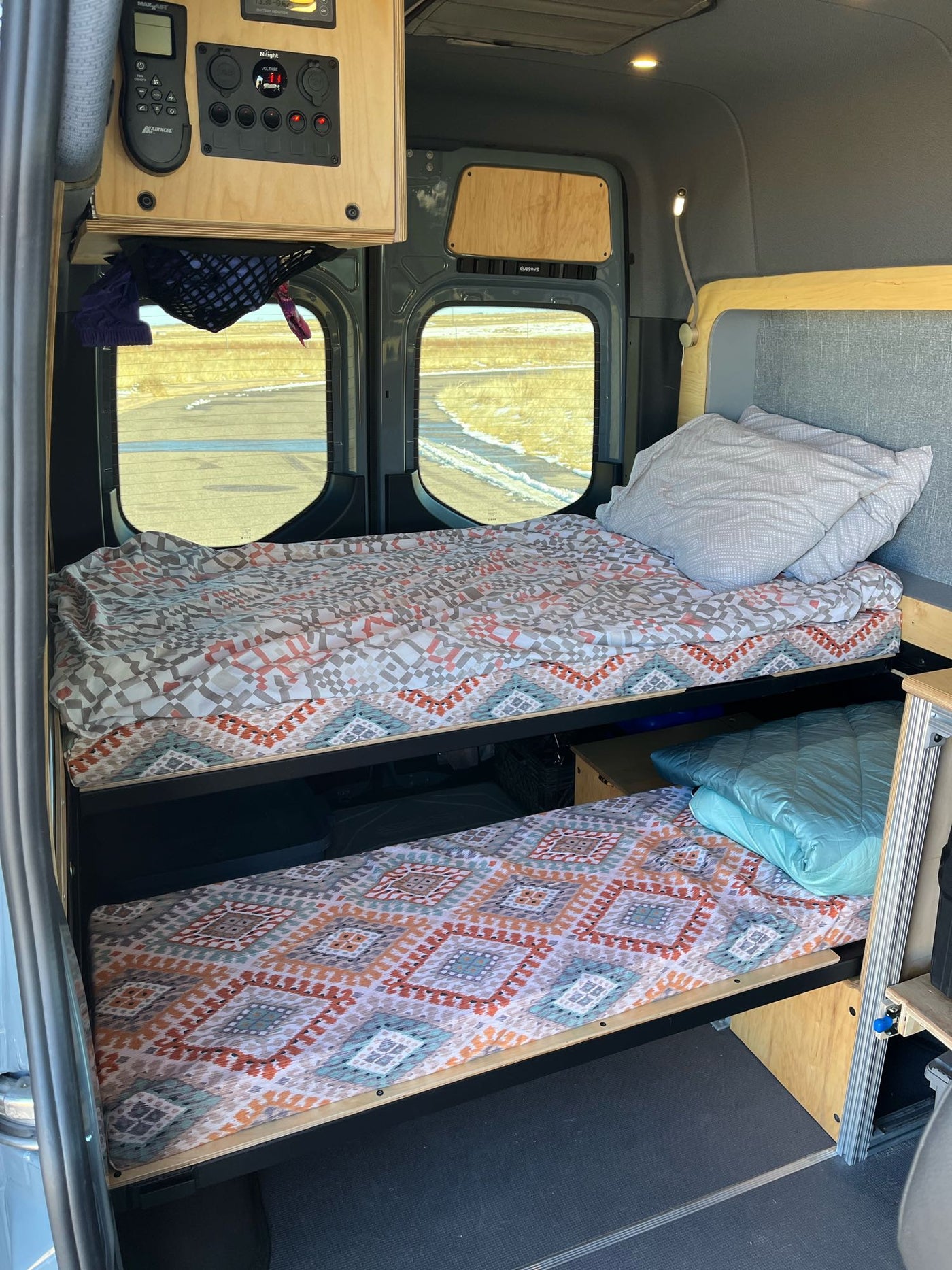 showing a bed — photo 11