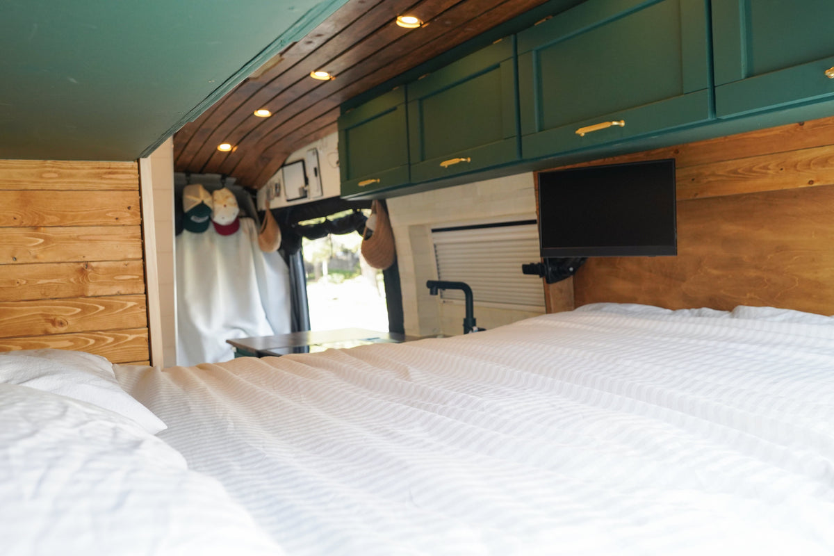 Off Grid Cozy Cowboy Van — photo 9
