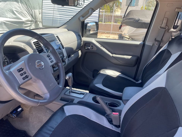 2014 Nissan Frontier SV Crew Cab 4WD — photo 3