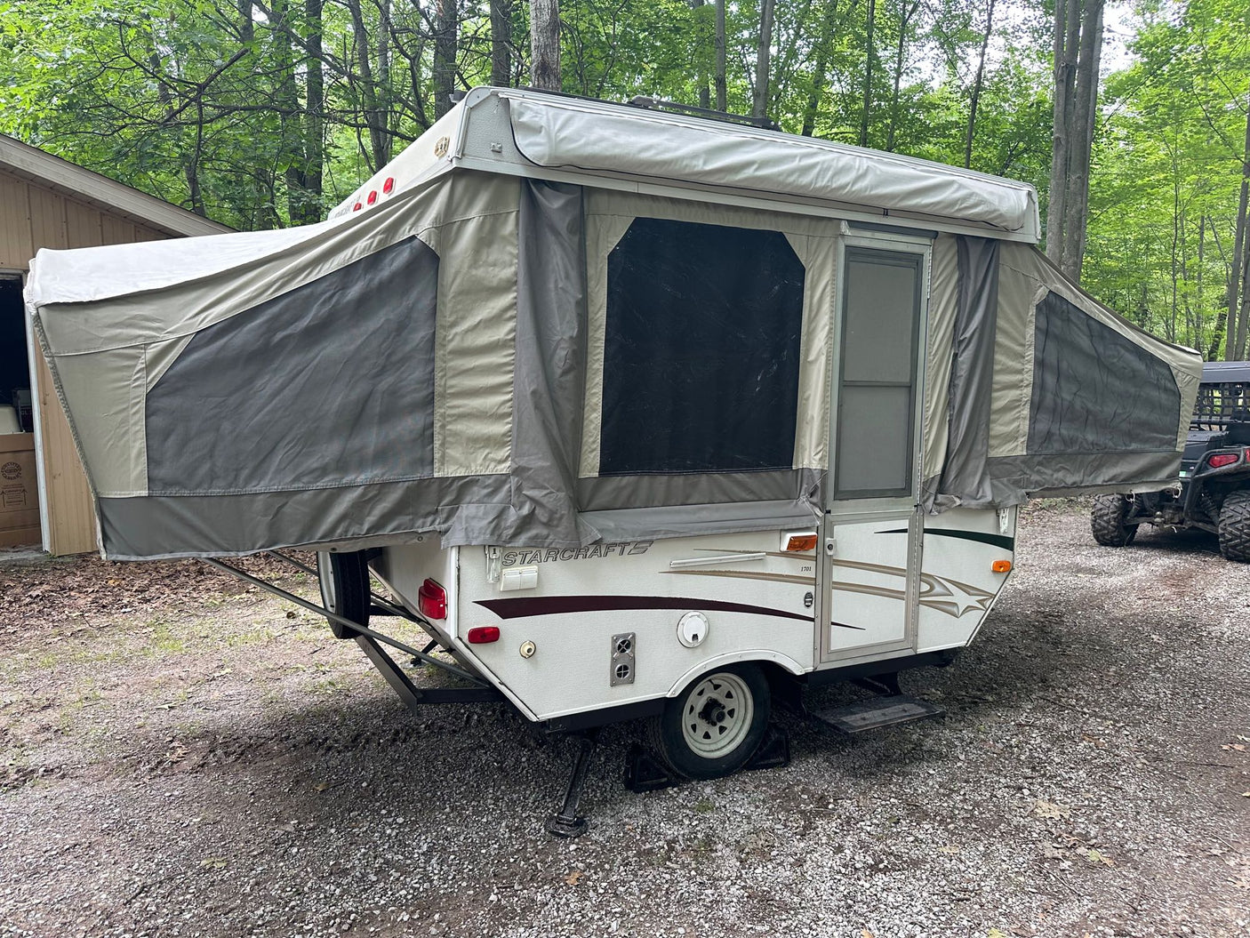 A Starcraft pop-up rv rental