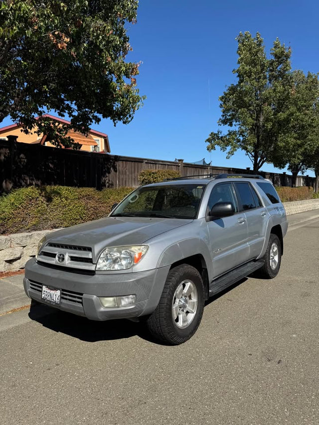 2005 Toyota 4Runner · SR5 Sport Utility 4D — photo 2