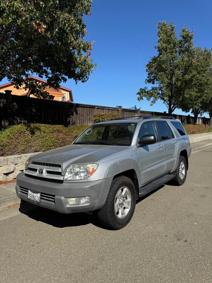 2005 Toyota 4Runner · SR5 Sport Utility 4D in Vacaville, CA (photo 2) — photo 2