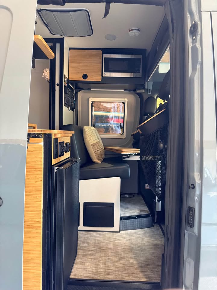2024 Winnebago Revel 4x4 Sprinter in Portland, OR (photo 10) — photo 10