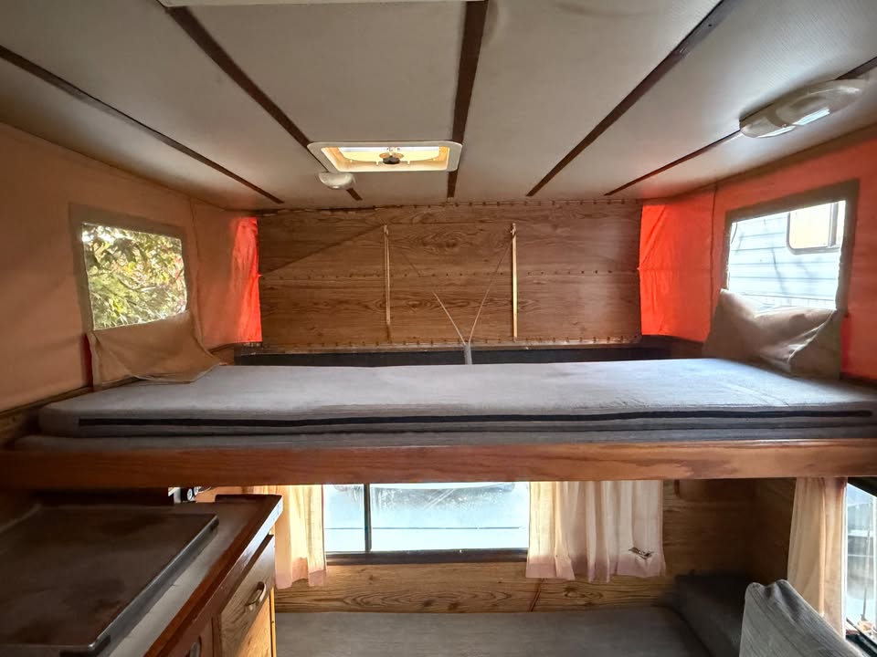 Mid 1990's Four Wheel Camper Grandby, solar in San Jose, CA (photo 8) — photo 8