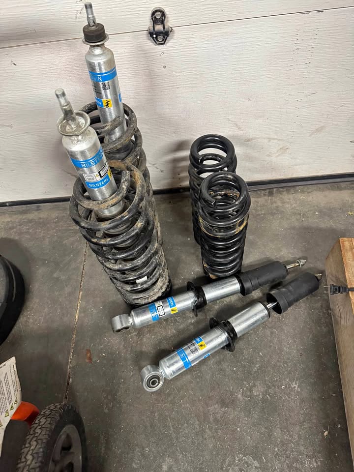 Bilsteins 5100’s 2.5in lift kit set up in Vancouver, WA (photo 1) — photo 1