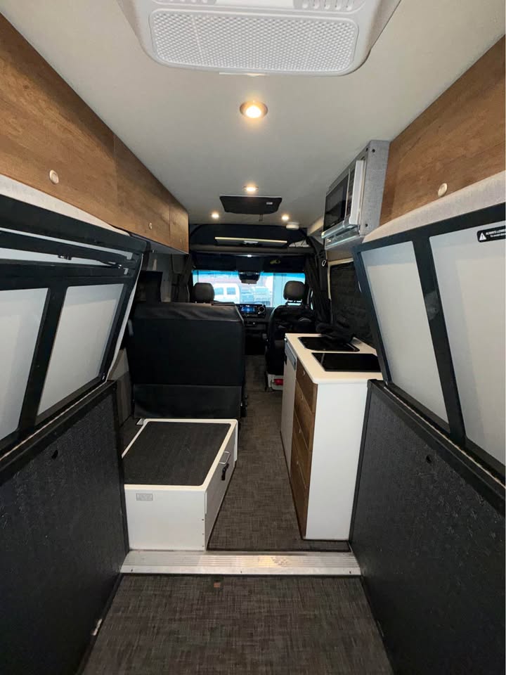 2019 Mercedes-Benz sprinter 2500 storyteller — photo 12