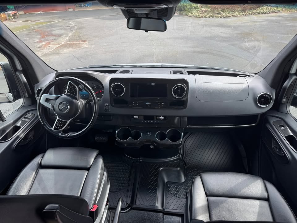 2020 Mercedes/Winnebago Sprinter Revel 4x4 in Canby, OR (photo 5) — photo 5