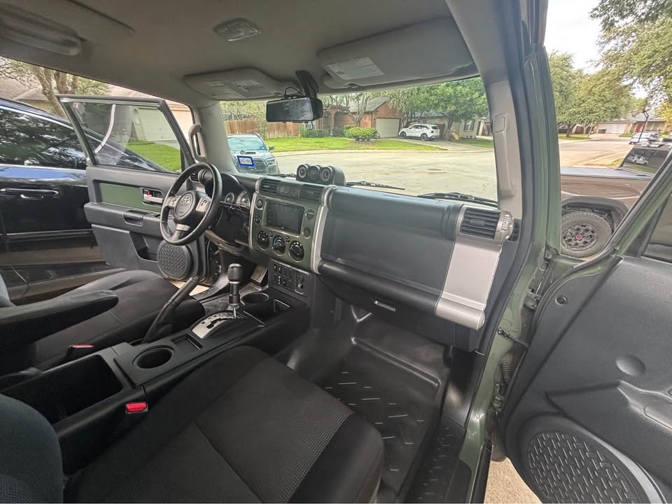 2011 Toyota FJ Cruiser · Sport Utility 2D in Helotes, TX (photo 10) — photo 10
