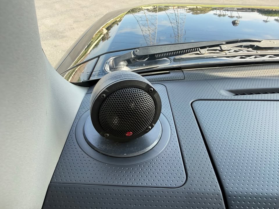 2012 Toyota FJ Cruiser 4WD in Huntington Beach, CA (photo 10) — photo 10
