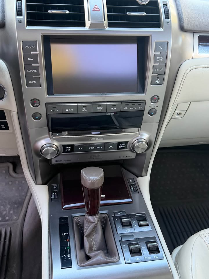 2017 Lexus GX · GX 460 Luxury Sport Utility 4D in Evergreen, CO (photo 10) — photo 10