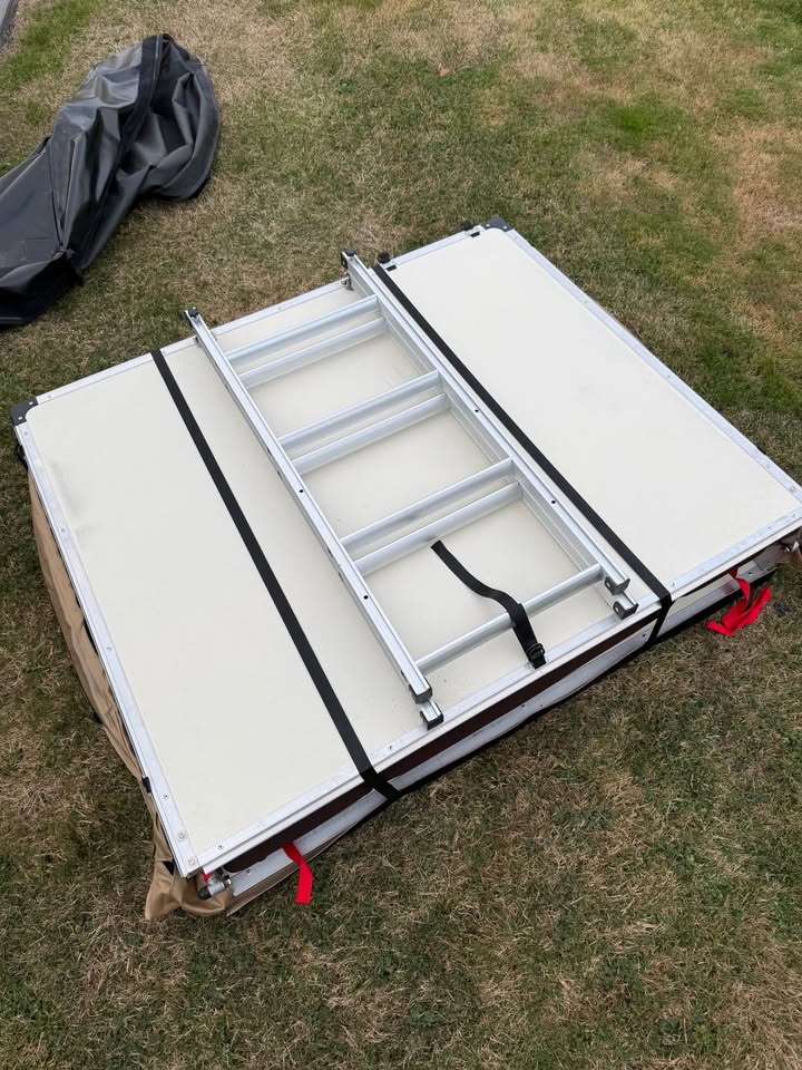 Smittybilt overlander roof top tent gen 1 in Mukilteo, WA (photo 10) — photo 10