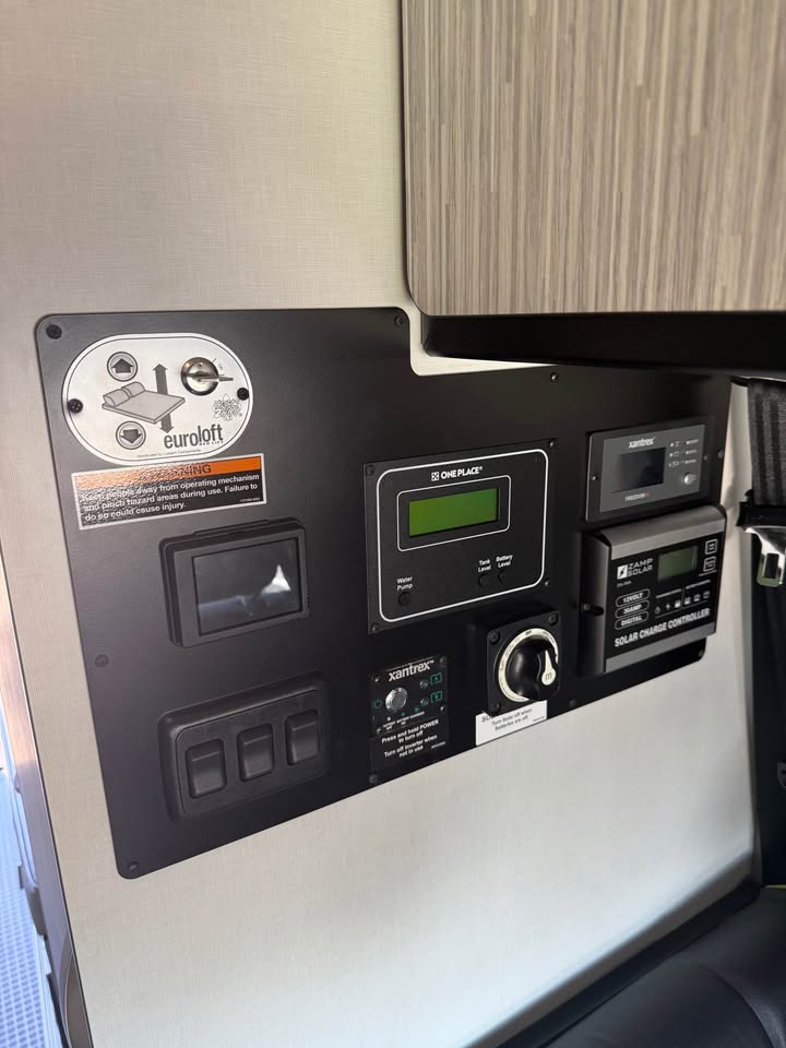 2021 Mercedes-Benz Revel · 4x4 in Yorba Linda, CA (photo 11) — photo 11