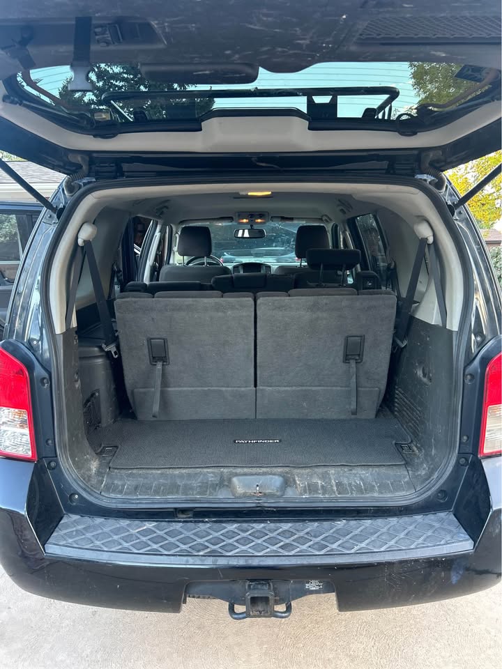 2011 Nissan Pathfinder · S Sport Utility 4D in Denver, CO (photo 11) — photo 11